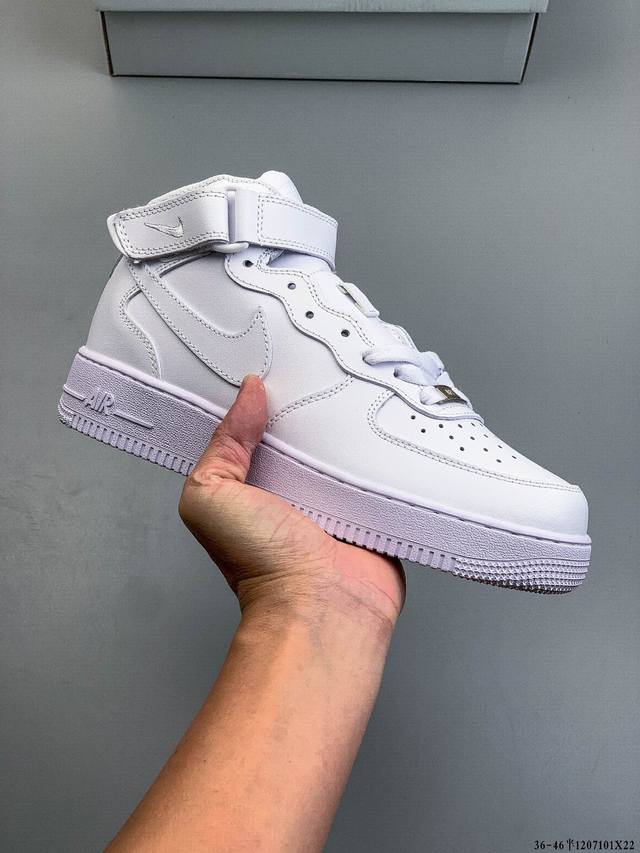 Authentic label with two layers! Nike Air Force 1 Mid, classic and versatile cas