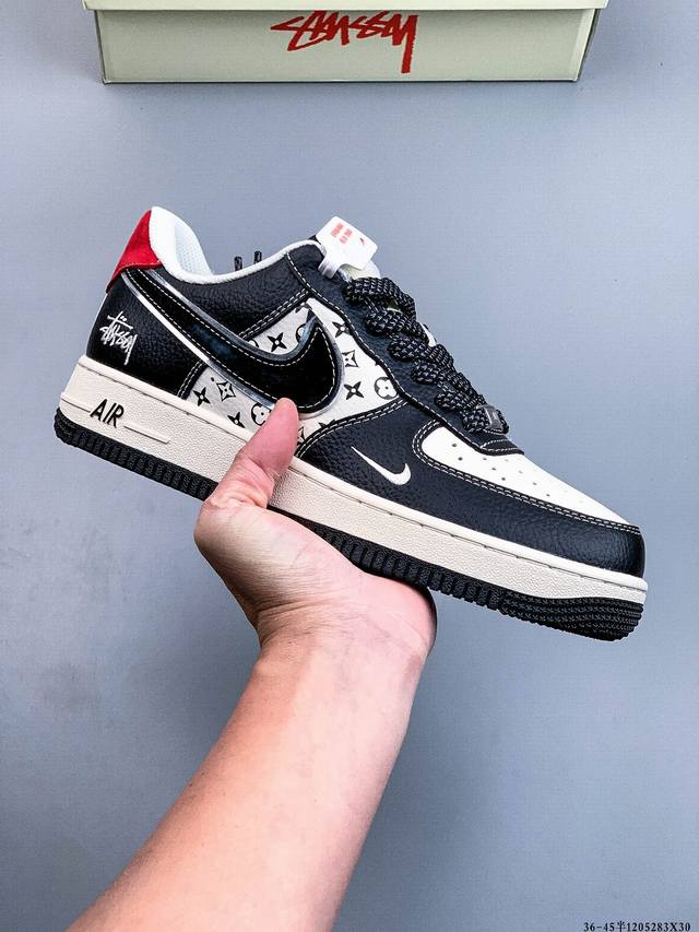 Original last data paper version, made with a hard, high-quality leather upper,