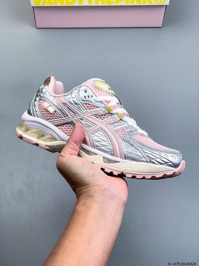 The Millennial Chic is Back! The Asics Gel-Nimbus 10.1 perfectly embodies mille