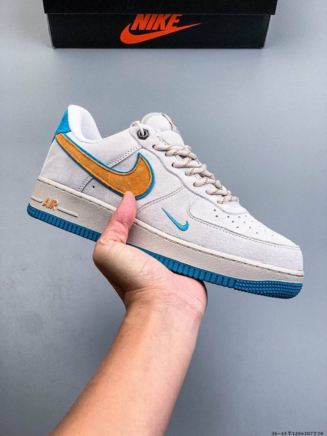 Original last data paper version, made with a hard, high-quality leather upper,