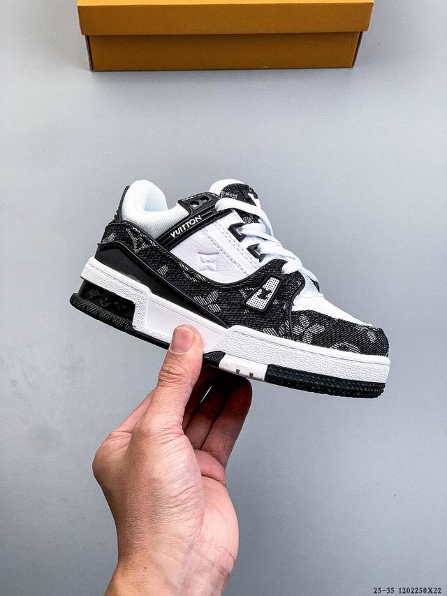 Brand New Louis Vuitton Trainer Sneaker Low Casual Sports Culture Versatile Snea