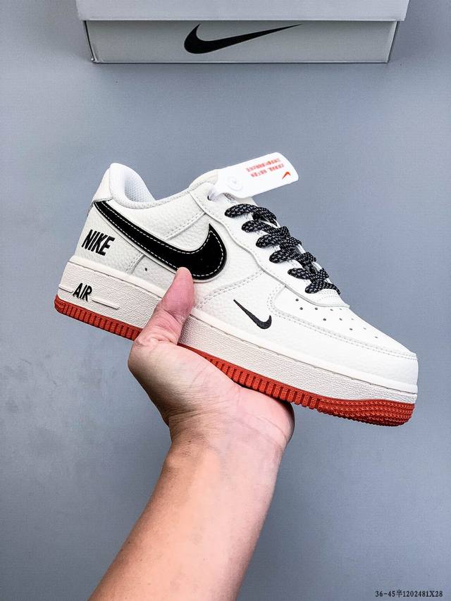 Original last data paper version, featuring a high-quality, durable leather upp