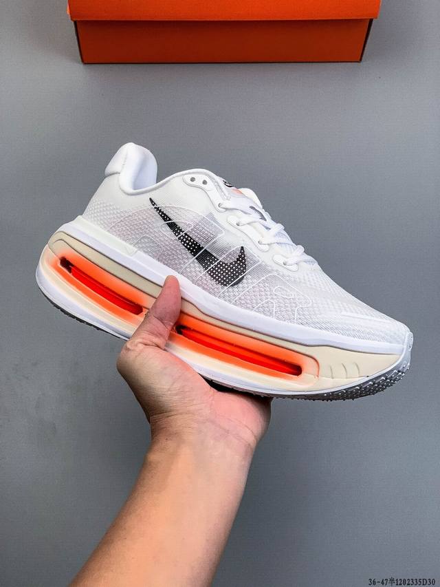 Company Grade! Nike Vomero Premium, Nike's top-of-the-line running shoe for the