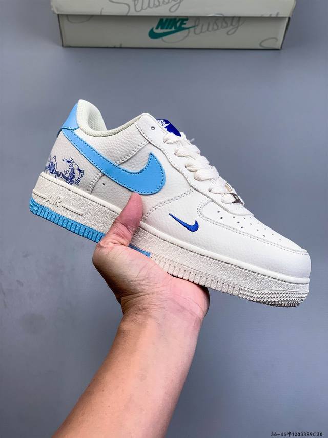 Original last data paper version, made with a hard, high-quality leather upper,