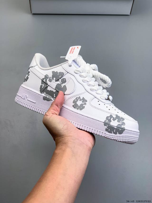 Original last data paper version, made with a hard, high-quality leather upper,