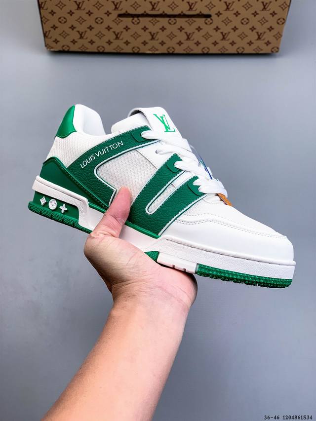 Company Grade Louis Vuitton Trainer Sneaker Low. A versatile and comfortable sn