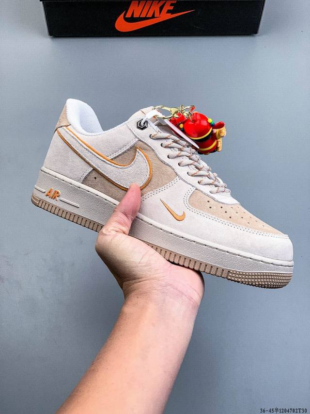 Original last data paper version, featuring a high-quality, durable leather upp