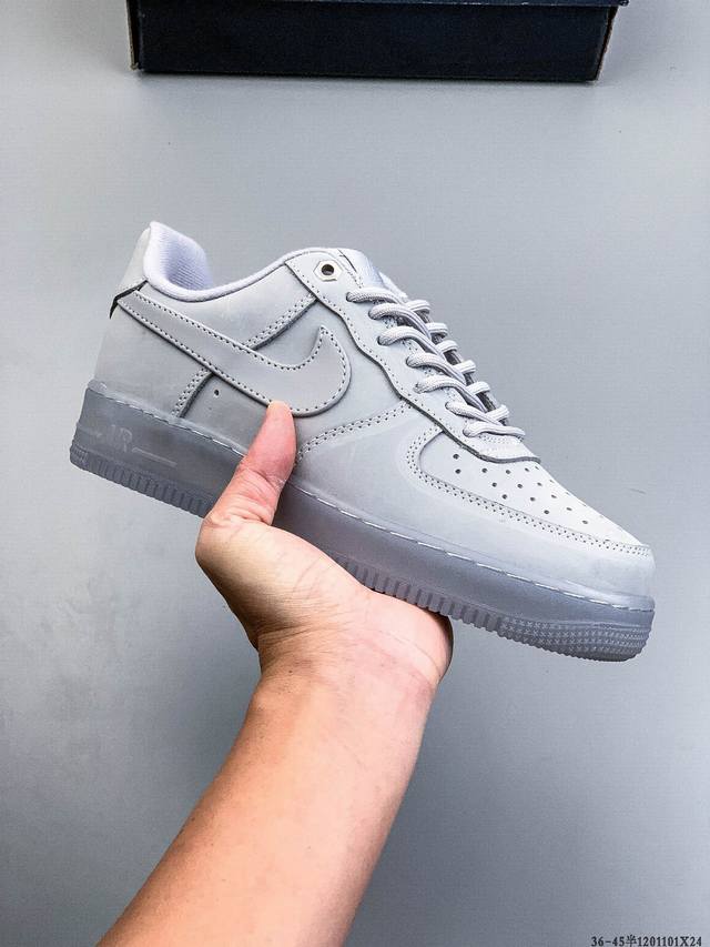 Authentic label with two layers! Nike Air Force 1 Low, classic and versatile cas