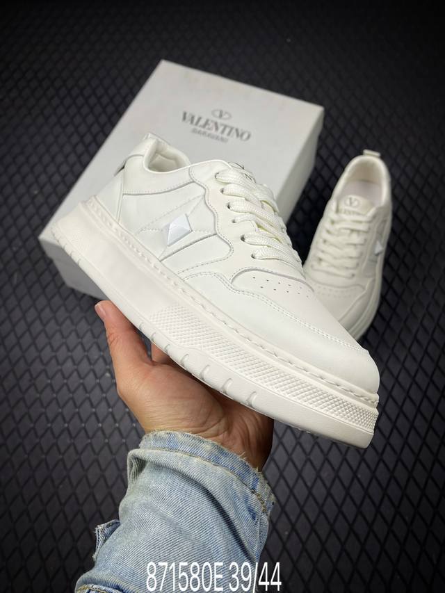 Flash Sale! Super Special Price for Double Twelve! Valentino Rockstud Untitled T