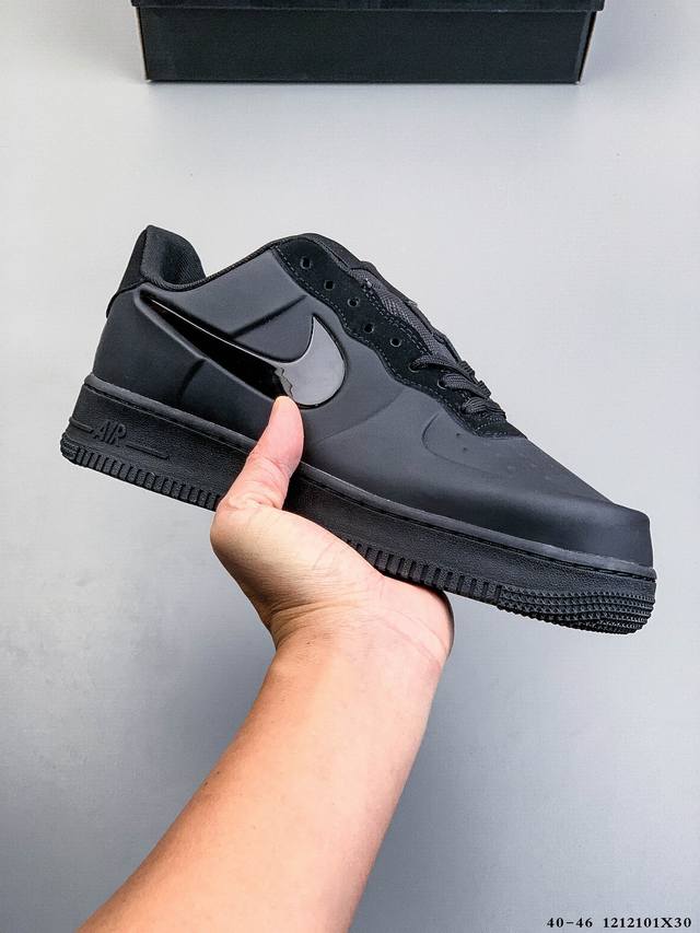 Original last data paper version, made with a hard, high-quality leather upper,