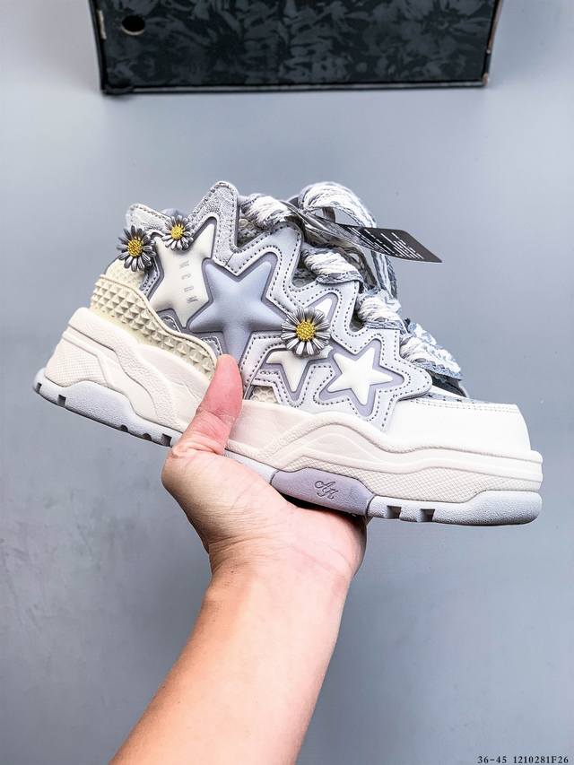 Kaalixto Popular Chinese Streetwear Item: Star Shoes ( ) Features a combination