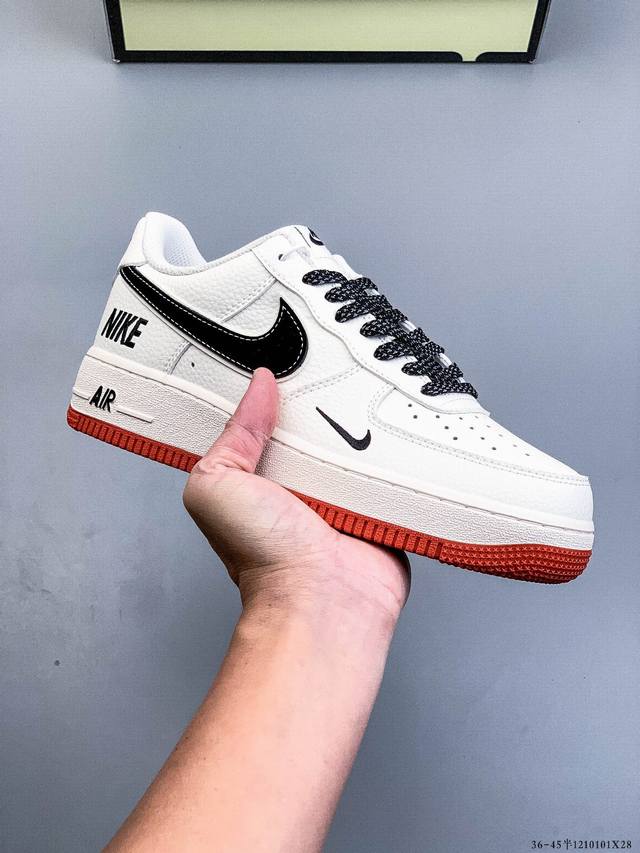 Original last data paper version, made with a hard, high-quality leather upper,