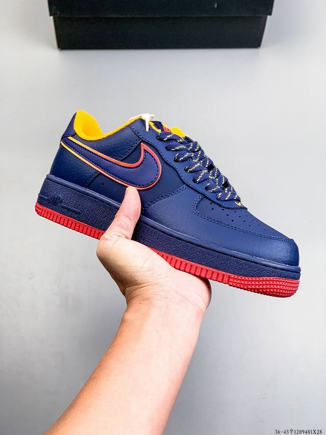 Original last data paper version, made with a hard, high-quality leather upper,