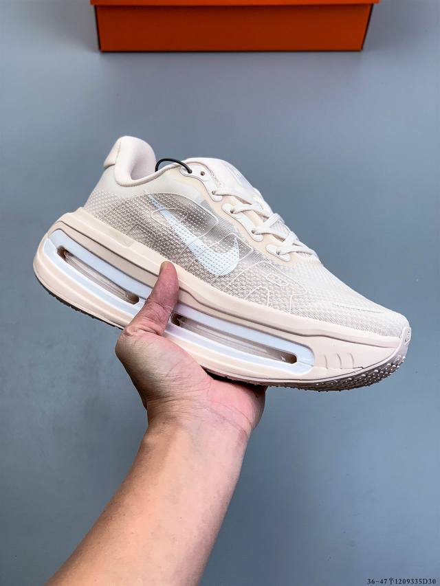 Company Grade! Nike Vomero Premium, Nike's top-of-the-line running shoe for the