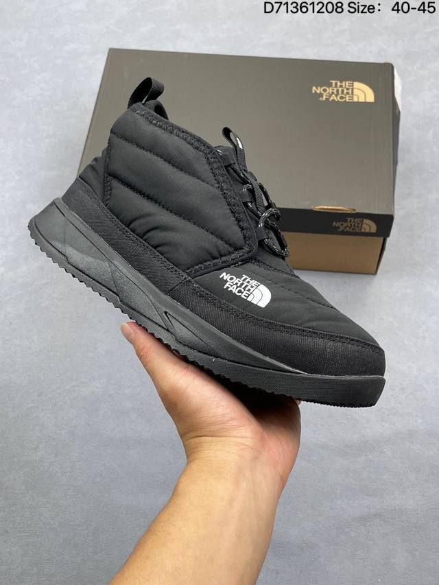 The North Face Nse Low is a stylish and super comfortable slip-on snow boot fea