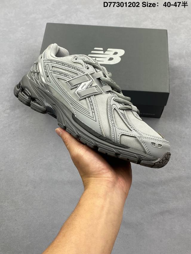 New Balance M1906 series retro treasure dad shoe. The company-grade retro elemen