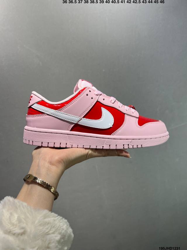 Nike SB Dunk Low Pro (Small Swoosh) As the name suggests, the Dunk SB has classi