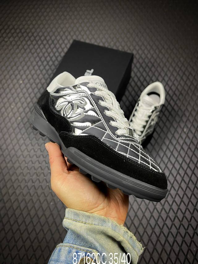 C Chanel 25-style quilted sneakers A top-selling item on Xiaohongshu, the best i