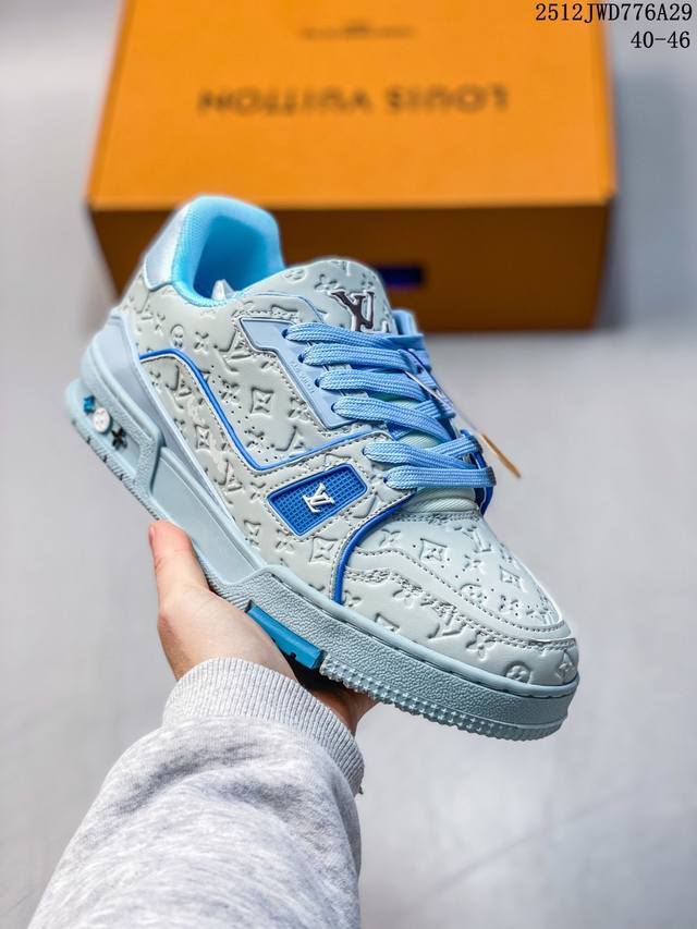 Company-grade Louis Vuitton Trainer Sneaker Low, a fashionable and stylish platf