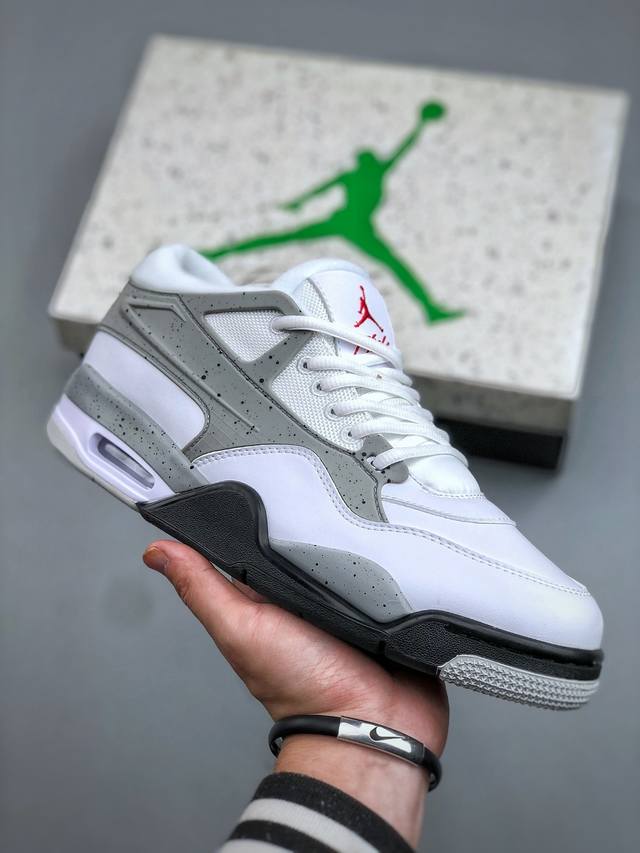 Air Jordan AJ4 Retro RM Low-top Retro Basketball Shoes. This low-top design reta