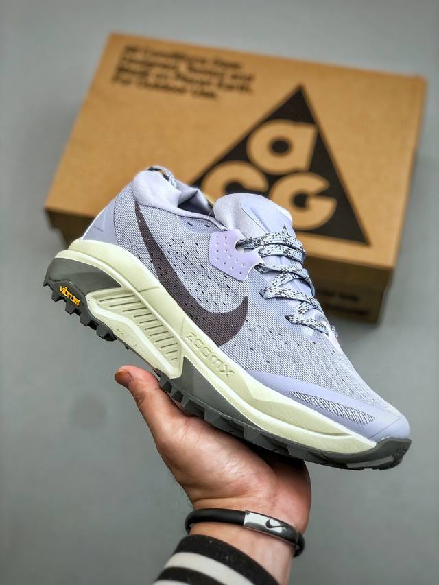 Nike Acg Zegama Trail Trail Running Shoes - Combining a swift look with a stabl