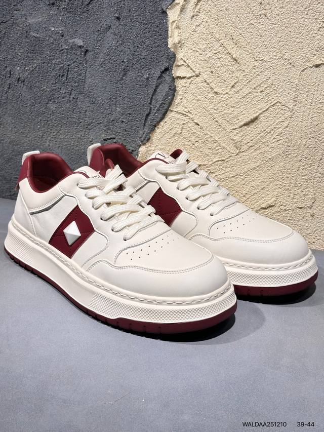 Valentino original replica is here! Tons of celebrity and influencer photos show