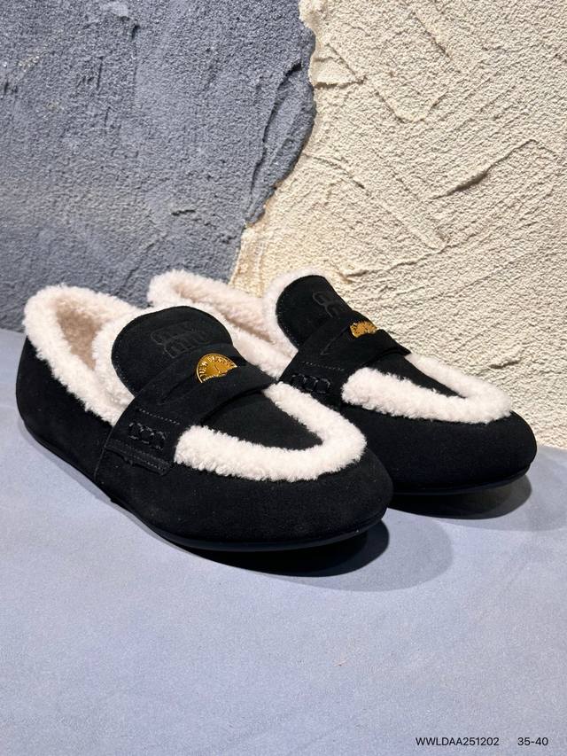 New Arrival Real Shots Recommended by Xiaohongshu, Trendy Miu Miu Shoes on Douyi