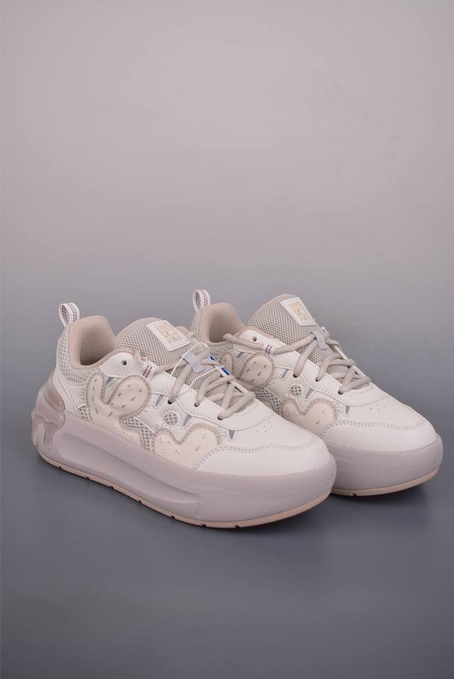Fila Fusion Trendy Casual Sports Sneakers, Original Version. The upper design is