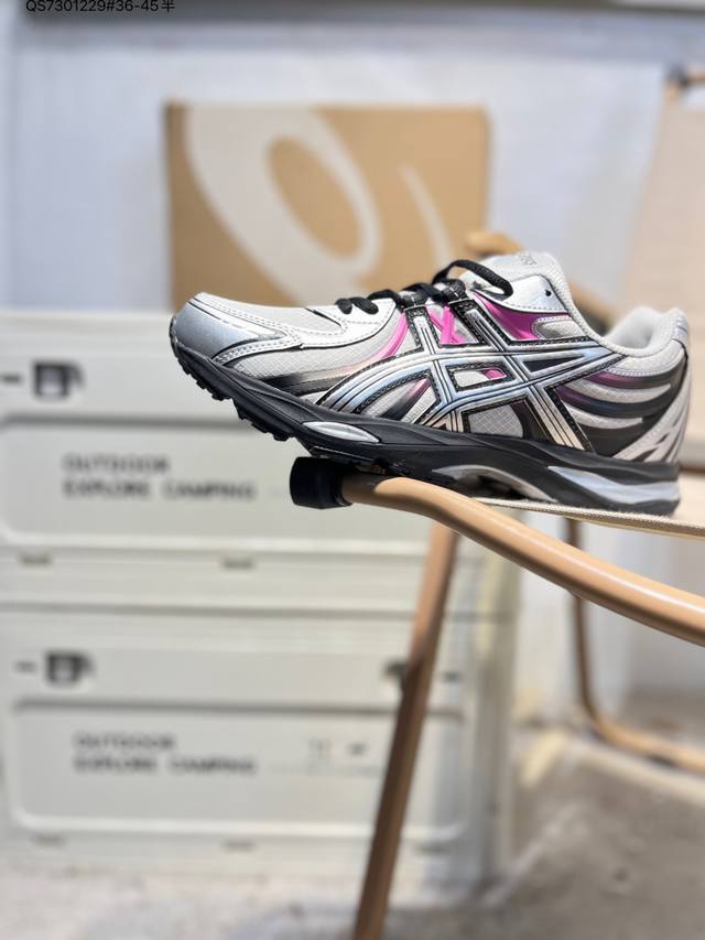 Asics Gel- Sekiran, a classic Asics running shoe, is currently riding the wave o