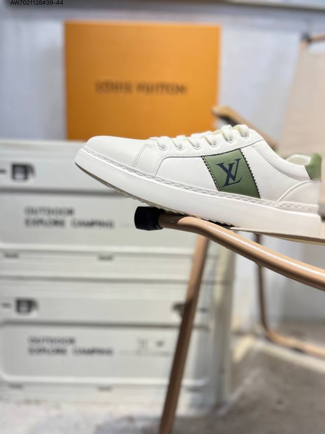 Lv Classic Sneakers, Louis Vuitton LV Men's Classic Sneakers, 2025 Model, Calfsk