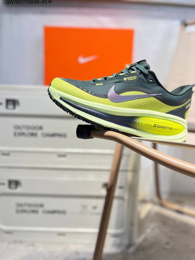 Nike Vomero 18 Gtx Comfortable, Shock-absorbing, and Slip-resistant Low-top Run