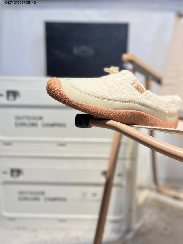 Ugg's classic slip-on upper design gives it a more streamlined look and excellen