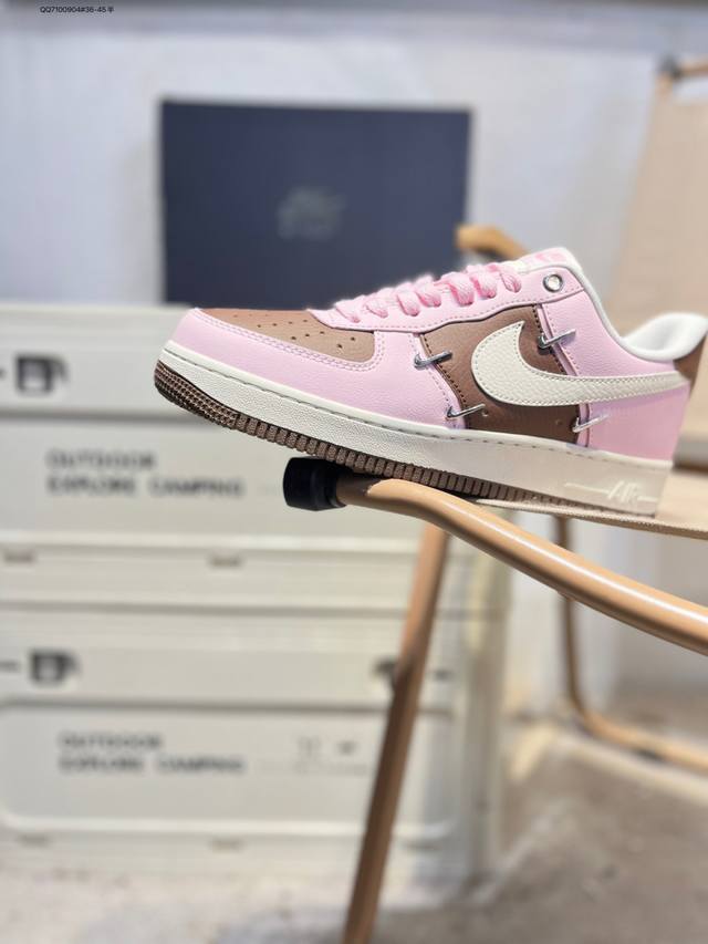 Nike Air Force 1 '07, a versatile casual athletic shoe. Its soft, responsive cu