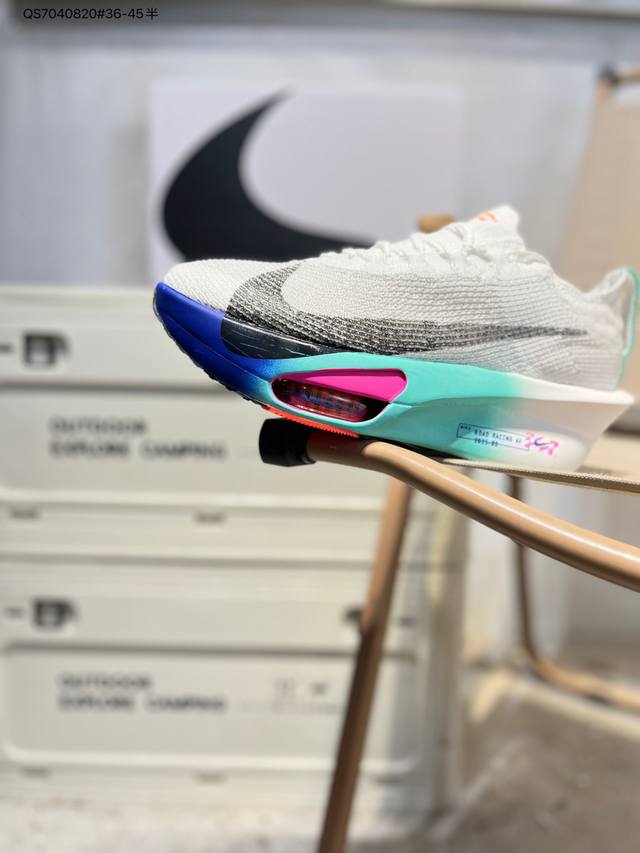 Nike Air Zoom Alphafly Next %4 proto adopts the design language of its predecess