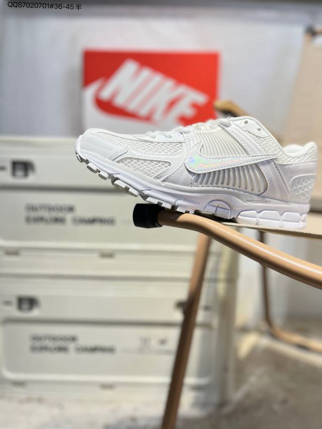 Nk Zoom Vomero 5 Desert Grey Retro Lightweight Casual Running Shoes feature an e