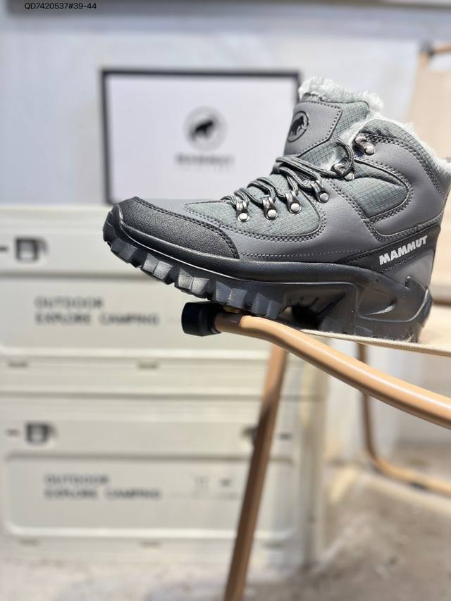 Mammut Outdoor Performance Training Hiking Boots ( ) feature a professionally de