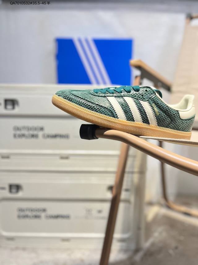 Featuring a snakeskin-patterned split leather upper, an embedded cushioned, bre