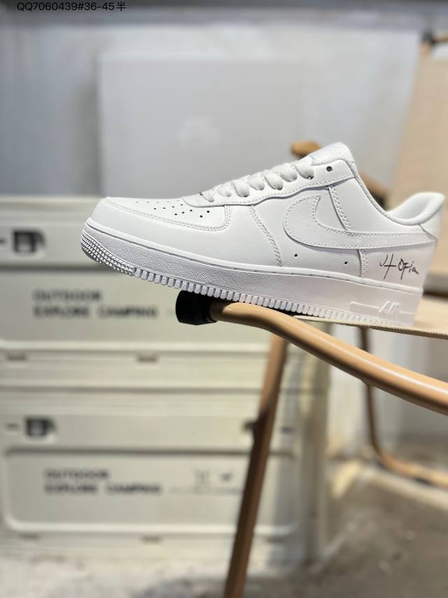 Nike Air Force 1 '07, a versatile casual athletic shoe. Its soft, responsive cu