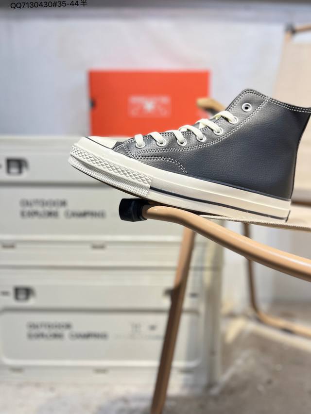 Converse Chuck 1970S Leather . Featuring the classic 70s silhouette, this shoe