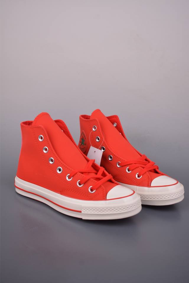 Converse Chuck 1970S Christmas Edition. Classic 1970s silhouette with a red sued