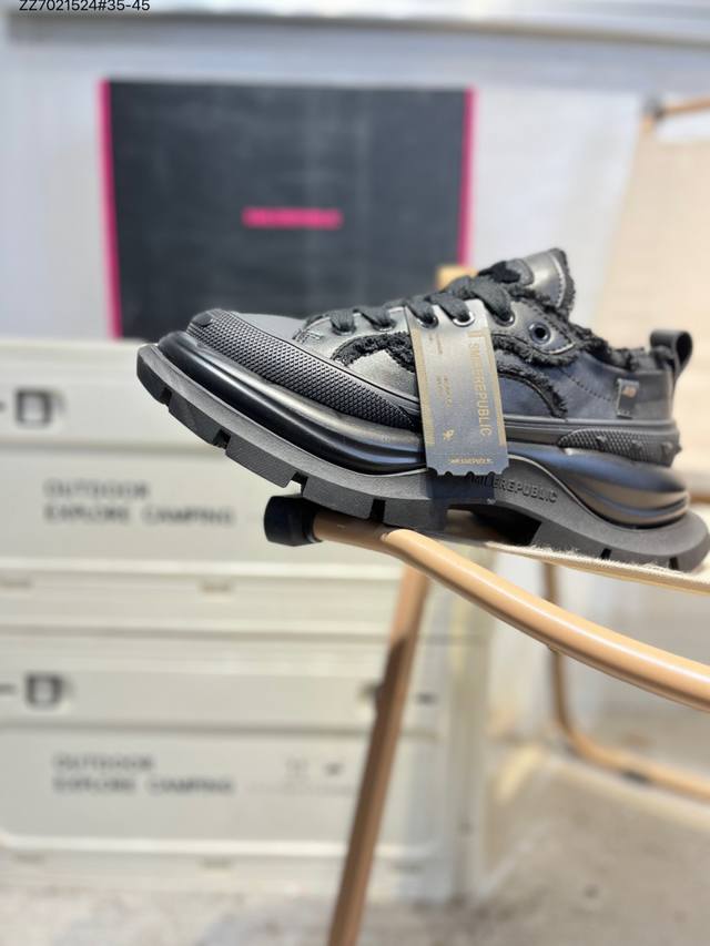 Smilerepublic Tan Jianci's Dad Shoes 2.0 series is here! Featuring a washed fabr