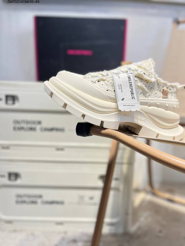 Smilerepublic Tan Jianci's Dad Shoes 2.0 series is here! Featuring a washed fabr