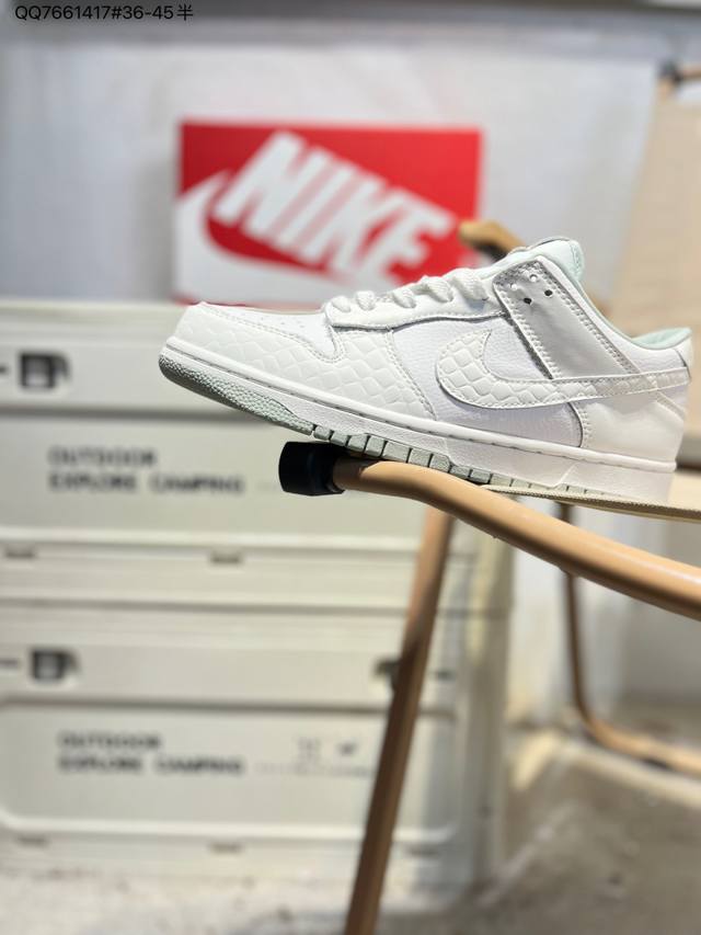 Nike Dunk Low SB series classic versatile casual sports sneakers. The thickened