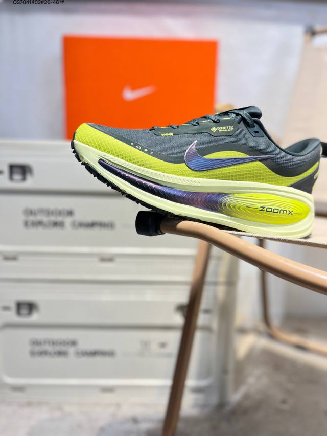 Nike Vomero 18 Gtx is a comfortable, shock-absorbing, and slip-resistant low-to