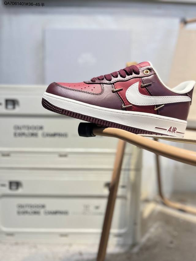 Nike Air Force 1 '07, a versatile casual athletic shoe. Its soft, responsive cu