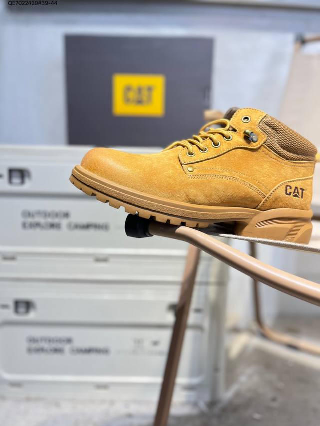 Cat, the brand of Caterpillar bulldozers, series workwear and casual shoes. , t