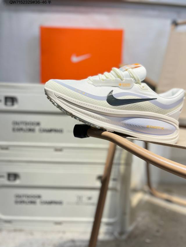 Nike Vomero 18 Gtx Comfortable, Shock-absorbing, Anti-slip Low-top Running Shoe