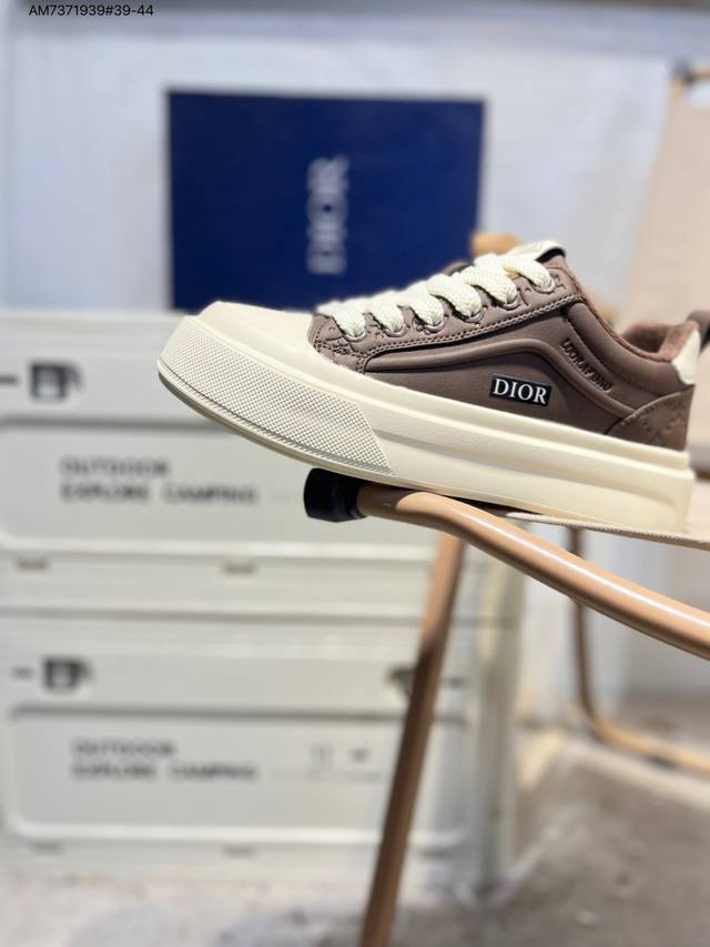 Dior premium imported materials, extremely skin-friendly and comfortable, feels