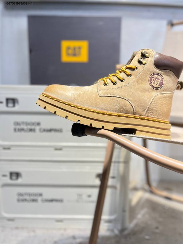 Cat, the brand of Caterpillar bulldozers, series workwear and casual shoes. , t