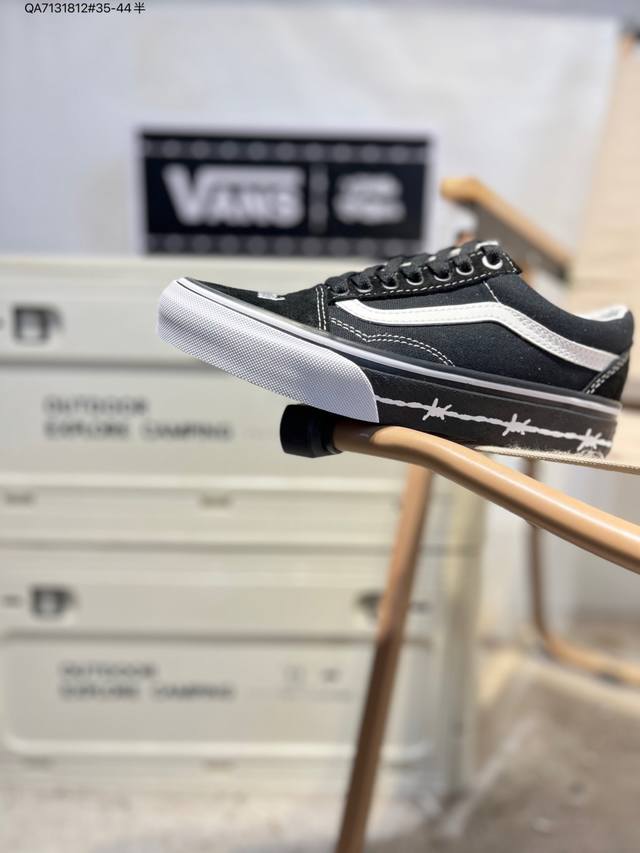 Vanssk8-Low, the official classic retro casual sports sneakers from Vans, featur